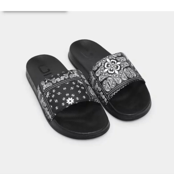Carre Bandana Ultra Classique slides - Picture 1 of 4